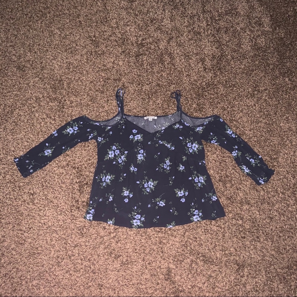 American Eagle Open Shoulder top